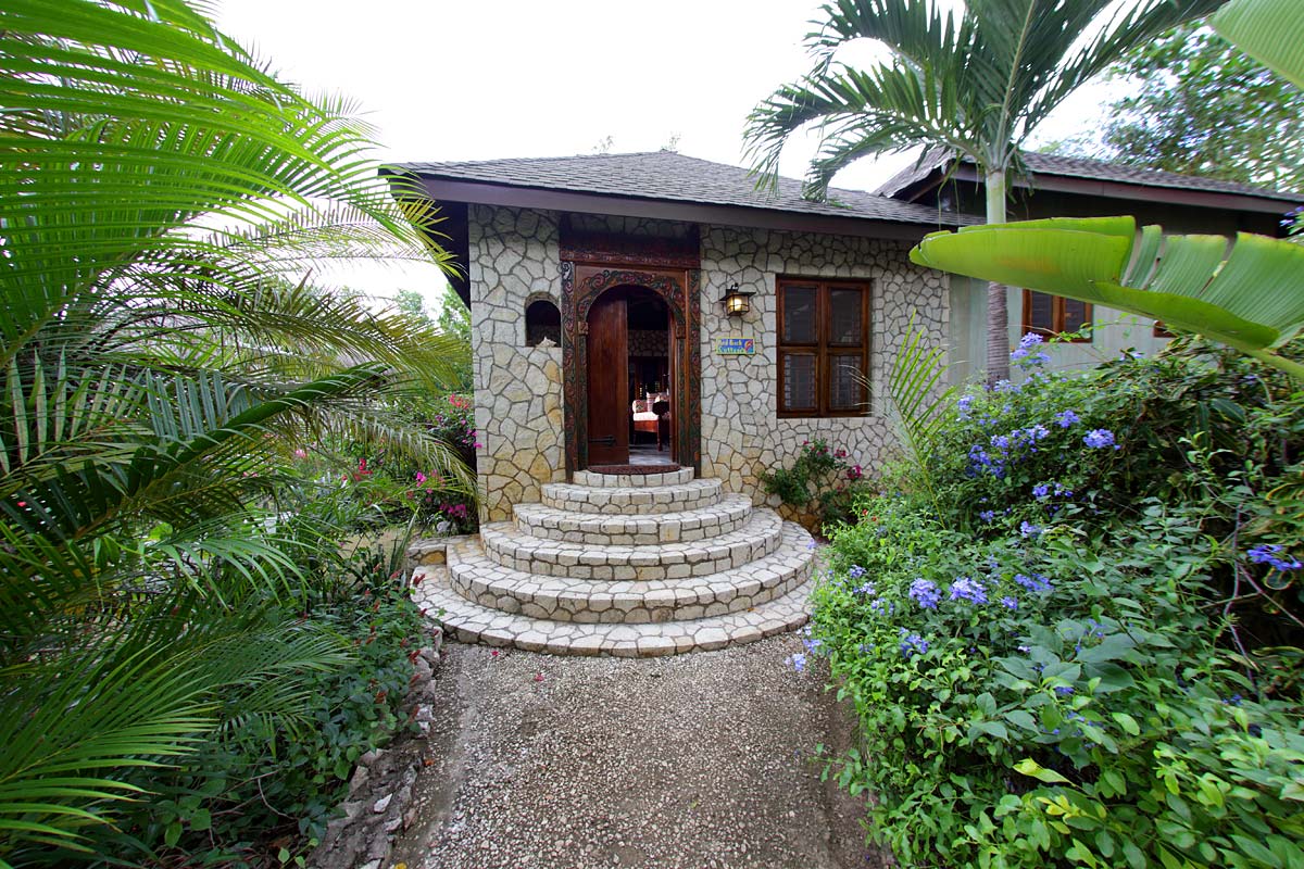 (image for) Private Airport Transfers from Montego Bay (MBJ) to Tensing Pen Resort Negril